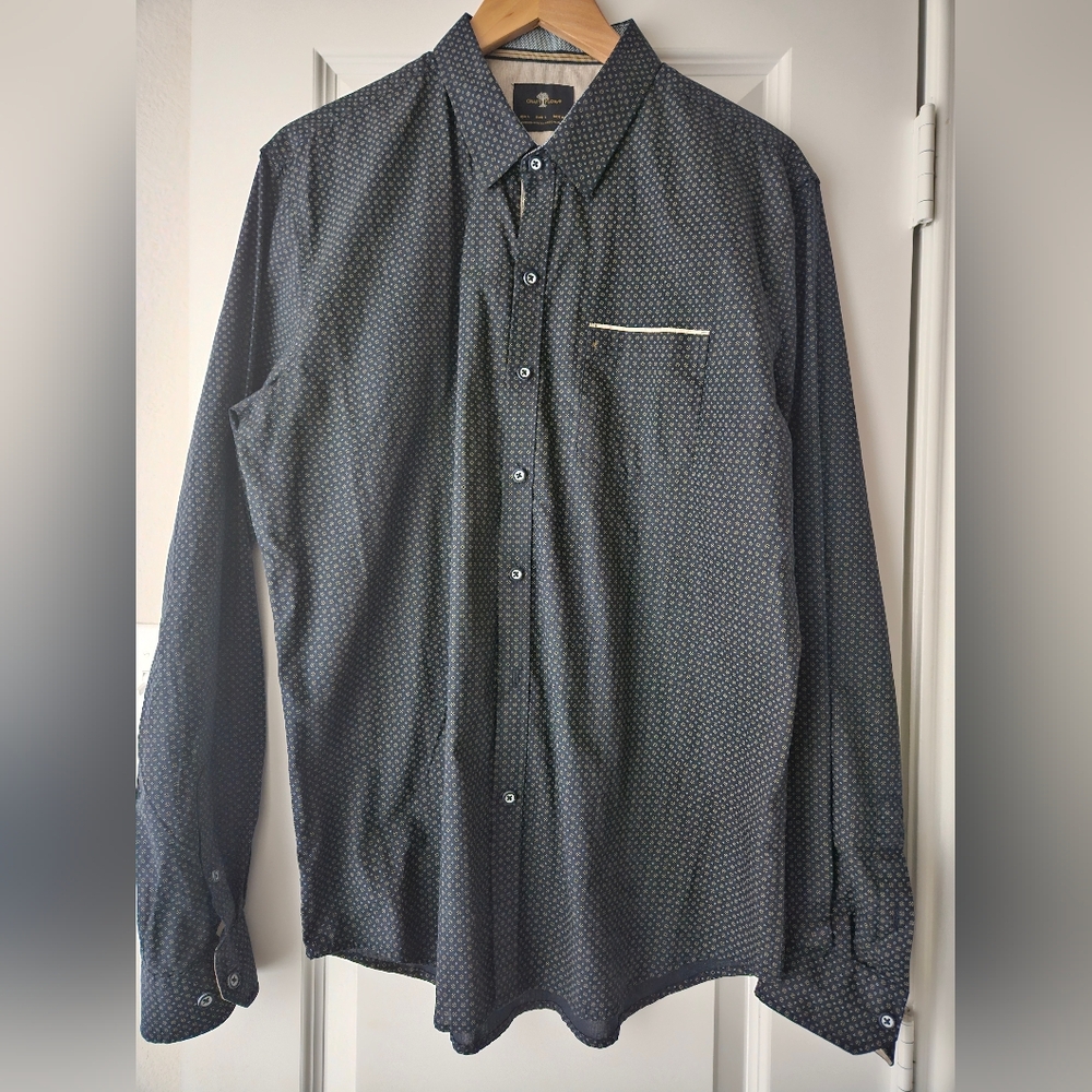 Men's Dark Patterned Button Down Shirt